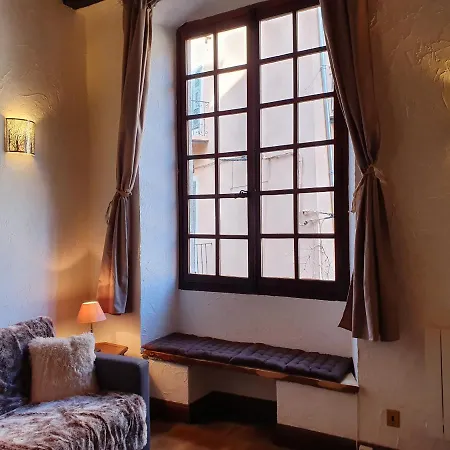 Apartment Un Studio, Histoire : Le Palais Gubernatis.